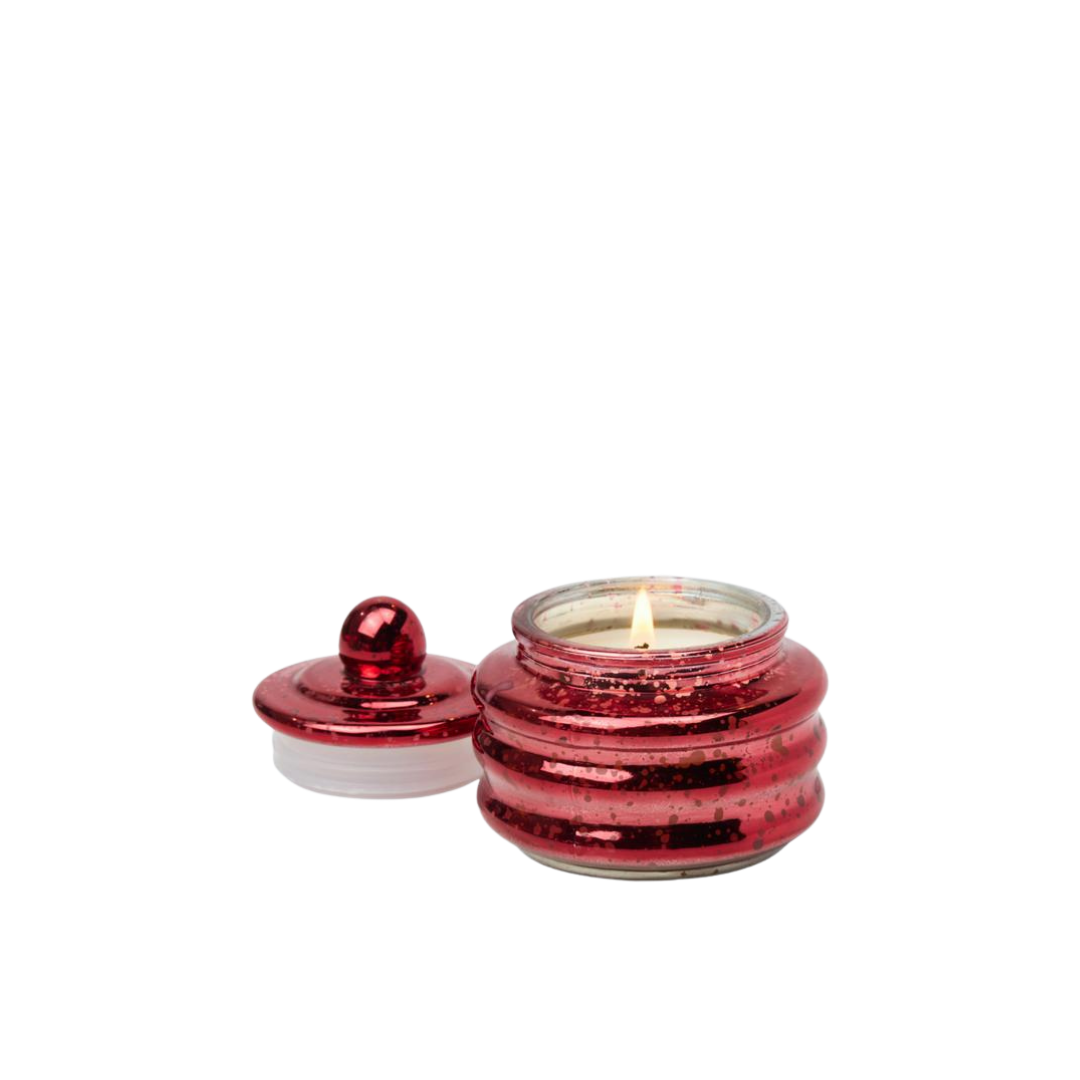 Κόκκινο κερί Beam 85g με καπάκι, αρωματισμένο με Winter Berry, ιδανικό για διακόσμηση.