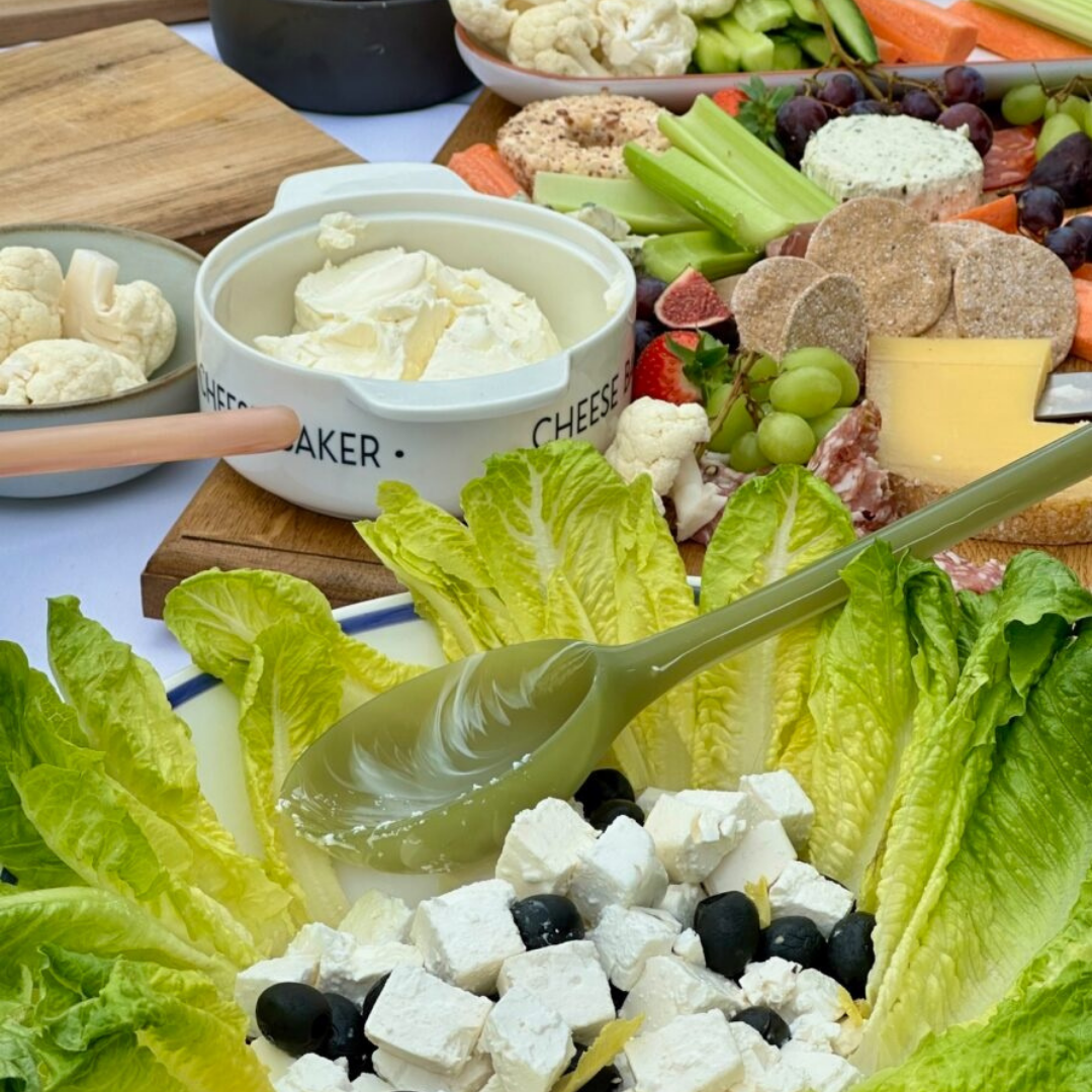 Σετ 2 τεμαχίων σερβιρίσματος σαλάτας σε κοραλί ρητίνη – Maegen – The Ritual Project
