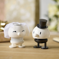 Δανέζικο διακοσμητικό σετ γάμου Hoptimist Bride & Groom με νύφη και γαμπρό, λευκό και μαύρο με χαρακτηριστικό ελατήριο.