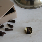 20 Aromatic incense cones Sambac & Cedar in a concrete box | Taupe