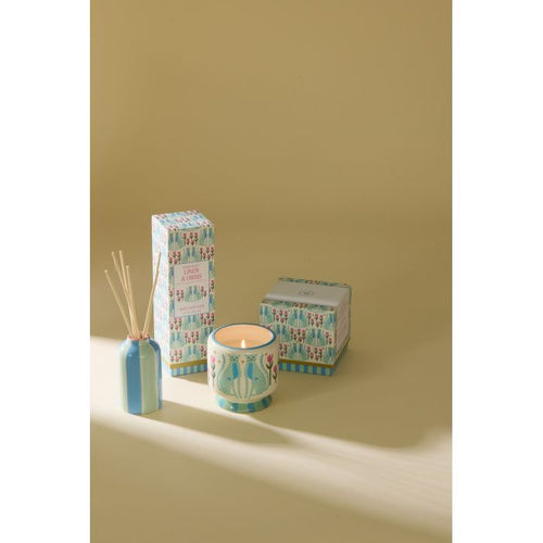 Αρωματικό κερί σόγιας Paddywax A Dopo Blue Cheetahs 226g σε χειροποίητα εικονογραφημένο κεραμικό δοχείο.